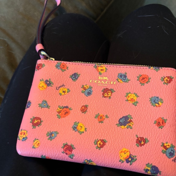 NWOT Beautiful Coach Pink Lemonade  w/Flowers & Strap Leather Wristlet - Picture 1 of 6